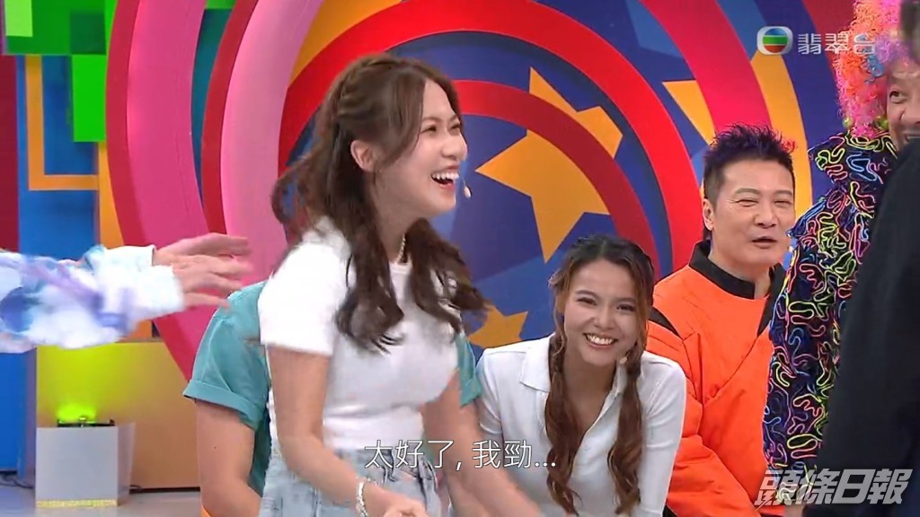 波波玩遊戲時開心起嚟更多次狂跳，展現上半身「動感」一面，連後製都忍不往要為她加上彈跳的音效，引起網民討論。